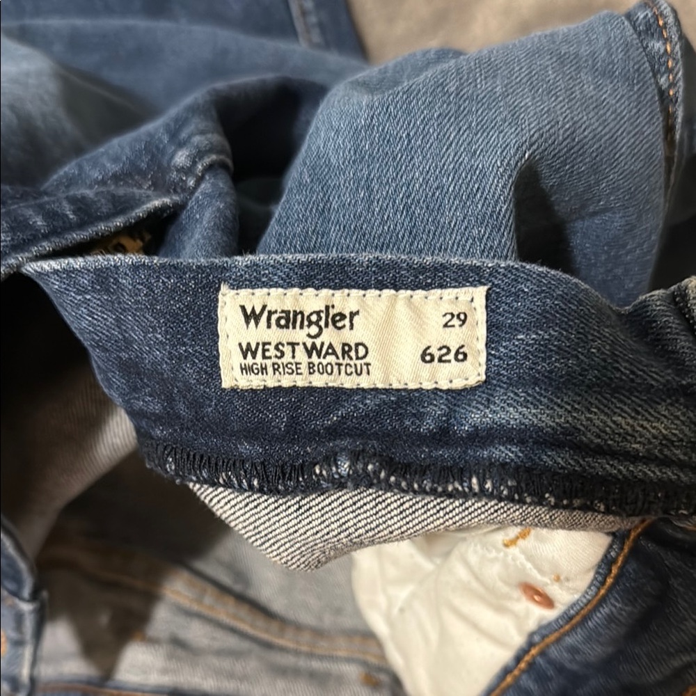 Wrangler High Rise Bootcut - Picture 2 of 2